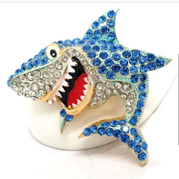BETSEY JOHNSON SHARK PIN AND PENDANT - Picture 4 of 5